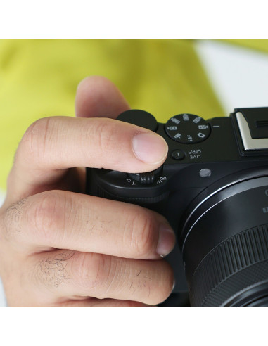 Canon EOS R50 V + RF-S 14-30mm | Cámara sin espejo APS-C