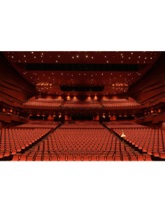 Auditorio vacío con asientos rojos y luces tenues, capturado con Sony FE 28-70mm f/2 GM Auditorio vacío con asientos rojos y luces tenues, capturado con Sony FE 28-70mm f/2 GM
