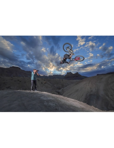 Canon R6 Mark III + 2× SanDisk 128GB Extreme PRO