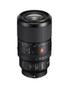 Objetivo Sony FE 100mm f/2.8 Macro GM visto en ángulo, con enfoque y controles visibles