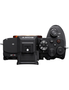 Cámara Sony a7R VI vista superior con controles, zapata y botones de ajuste Cámara Sony a7R VI vista superior con controles, zapata y botones de ajuste