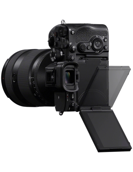 Cámara Sony a7R VI con pantalla abatible y montura E, vista lateral con lente y botones visibles