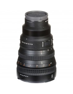 Sony SEL FE PZ 28-135mm f/4 G OSS lens displaying focus and zoom rings, robust design Sony SEL FE PZ 28-135mm f/4 G OSS lens displaying focus and zoom rings, robust design