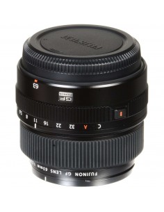 Objectif photo Fujifilm GF 63mm F2.8 R WR vu de côté, monture GFX, mise au point manuelle