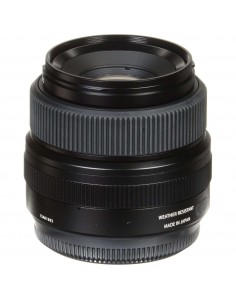 Objectif Fujifilm GF 63mm F2.8 R WR, vue de face avec finition weather-resistant