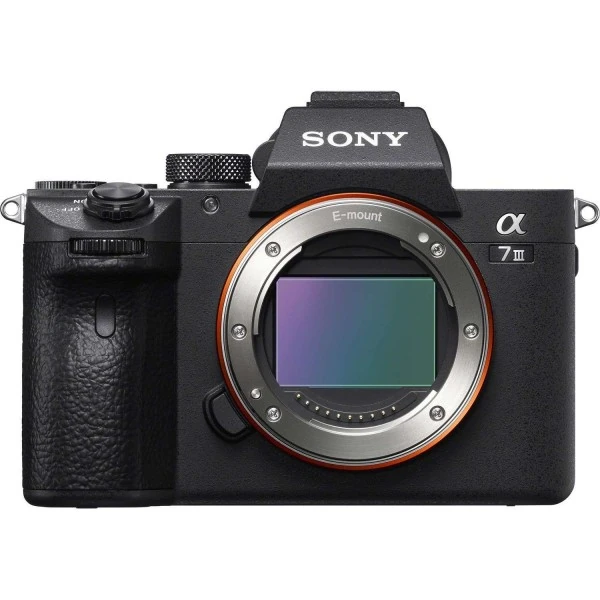 Sony A7 III + FE 24-105 mm F4 G OSS + SanDisk 256GB UHS-I SDXC 170 MB/s + 2 NP-FZ100 + Sac - Appareil Photo Hybride|MCZ DIRECT