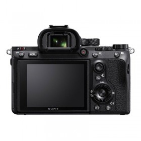 Sony ALPHA 7R III + SEL FE 28-70 mm f/3,5-5,6 OSS - Rear view Sony ALPHA 7R III + SEL FE 28-70 mm f/3,5-5,6 OSS - Rear view