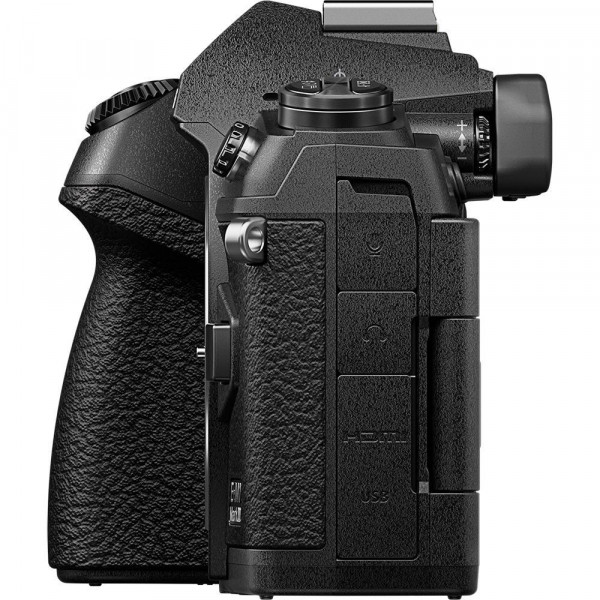 Olympus OM-D E-M1 Mark III Black + M.Zuiko Digital ED 300mm f/4 IS PRO-3
