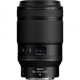 Objetivo Nikon Nikkor Z MC 105mm f/2.8 VR S visto en ángulo 3/4