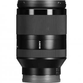 Objetivo Sony FE 24-240 mm f/3.5-6.3 OSS en vista 3/4, ideal para montura E, versátil para fotografía. Objetivo Sony FE 24-240 mm f/3.5-6.3 OSS en vista 3/4, ideal para montura E, versátil para fotografía.