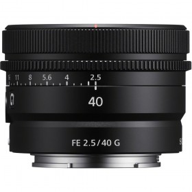Sony FE 40mm F2.5 G lens with smooth focusing barrel and aperture markings