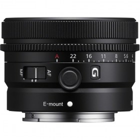 Sony FE 40mm F2.5 G lens with E-mount, featuring focus switches and aperture markings