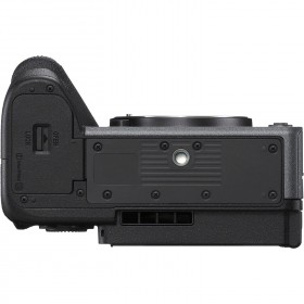 Vue de côté de la Sony FX30 avec ports et support de trépied visibles Vue de côté de la Sony FX30 avec ports et support de trépied visibles