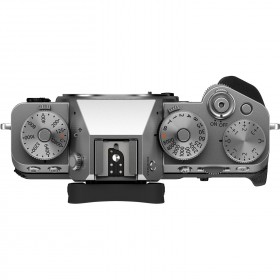 Parte superior de la Fujifilm X-T5 cuerpo plateado con diales y zapata para accesorios Parte superior de la Fujifilm X-T5 cuerpo plateado con diales y zapata para accesorios