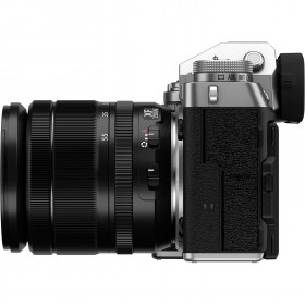 Fujifilm X-T5 con objetivo 18-55mm f/2.8-4 R LM OIS vista lateral Fujifilm X-T5 con objetivo 18-55mm f/2.8-4 R LM OIS vista lateral