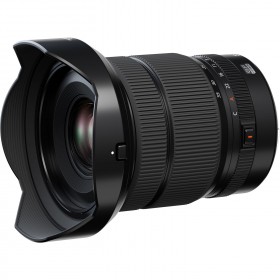 Fujifilm GF 20-35mm f/4 R WR con parasol visible Fujifilm GF 20-35mm f/4 R WR con parasol visible