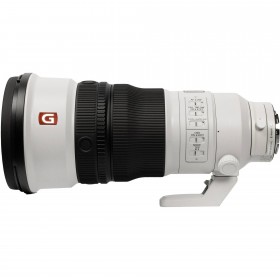 Objectif Sony FE 300mm f/2.8 GM OSS, vue latérale avec boutons de commande et support trépied
