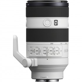 Objetivo Sony FE 70-200mm f/4 Macro G OSS II con montura E y controles visibles Objetivo Sony FE 70-200mm f/4 Macro G OSS II con montura E y controles visibles