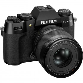 Appareil photo Fujifilm X-T50 noir avec objectif 16-50mm en vue avant
