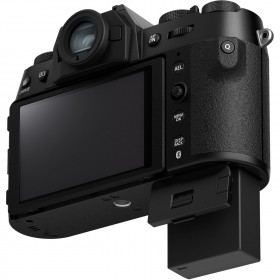 Fujifilm X-T50 noir avec écran arrière et batterie visible, zoom 16-50mm monté