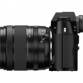 Fujifilm X-T50 Noir avec objectif 16-50mm f/2.8-4.8 en vue latérale