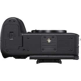 Vue latérale du Sony Alpha 1 II avec monture E et prise pour accessoires