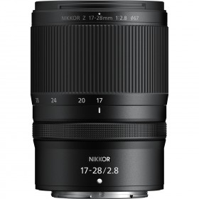 Objectif Nikon Z 17-28mm f/2.8 vue de face, monture Z, détails de la bague de mise au point et diaph Objectif Nikon Z 17-28mm f/2.8 vue de face, monture Z, détails de la bague de mise au point et diaph