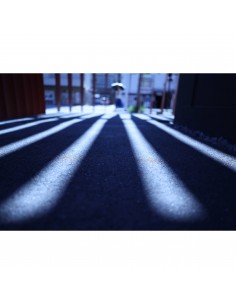 Rayos de luz que atraviesan espacios, creando un juego de sombras, capturado con Canon RF 24mm f/1.4 L VCM Rayos de luz que atraviesan espacios, creando un juego de sombras, capturado con Canon RF 24mm f/1.4 L VCM