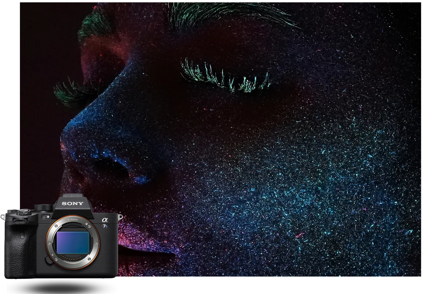 Gros plan artistique d’un visage éclairé par des lumières UV, réalisé avec le Sony a7S III pour montrer sa précision et sa profondeur en conditions extrêmes de faible lumière.