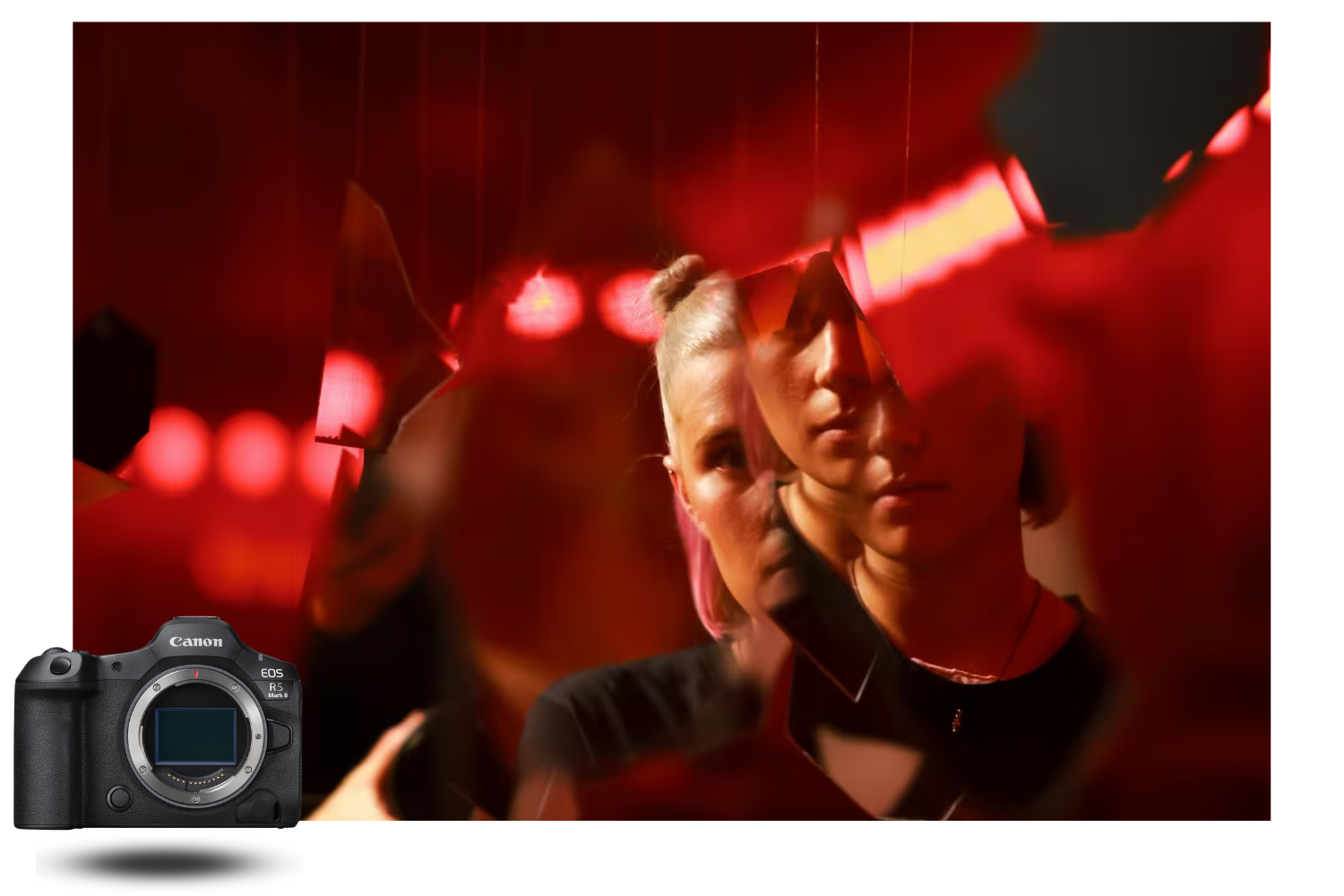 Retrato creativo tomado con la Canon EOS R5 Mark II, ilustrando la calidad del bokeh y la fidelidad de los tonos rojos con luz artificial.